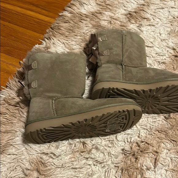 Women's Shearling-Lined Ugg Boots - Picture 2 of 7